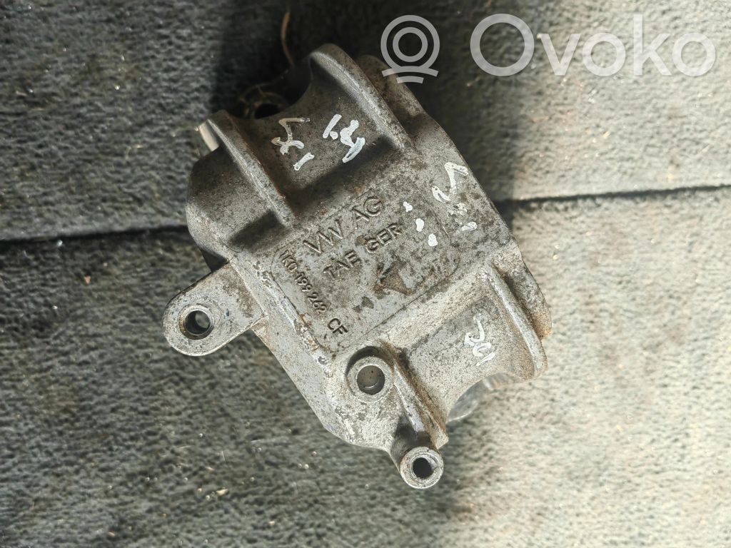 Volkswagen Scirocco Engine mount bracket 