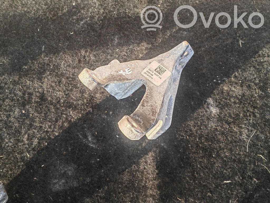 Jaguar XE Engine mounting bracket 