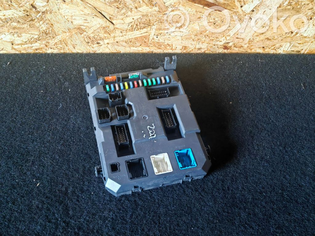 Peugeot 207 Fuse module 