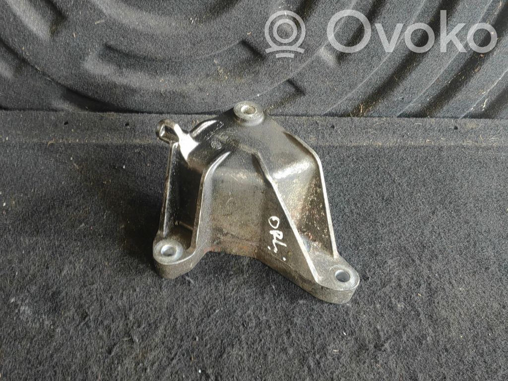 Chevrolet Orlando Engine mounting bracket 
