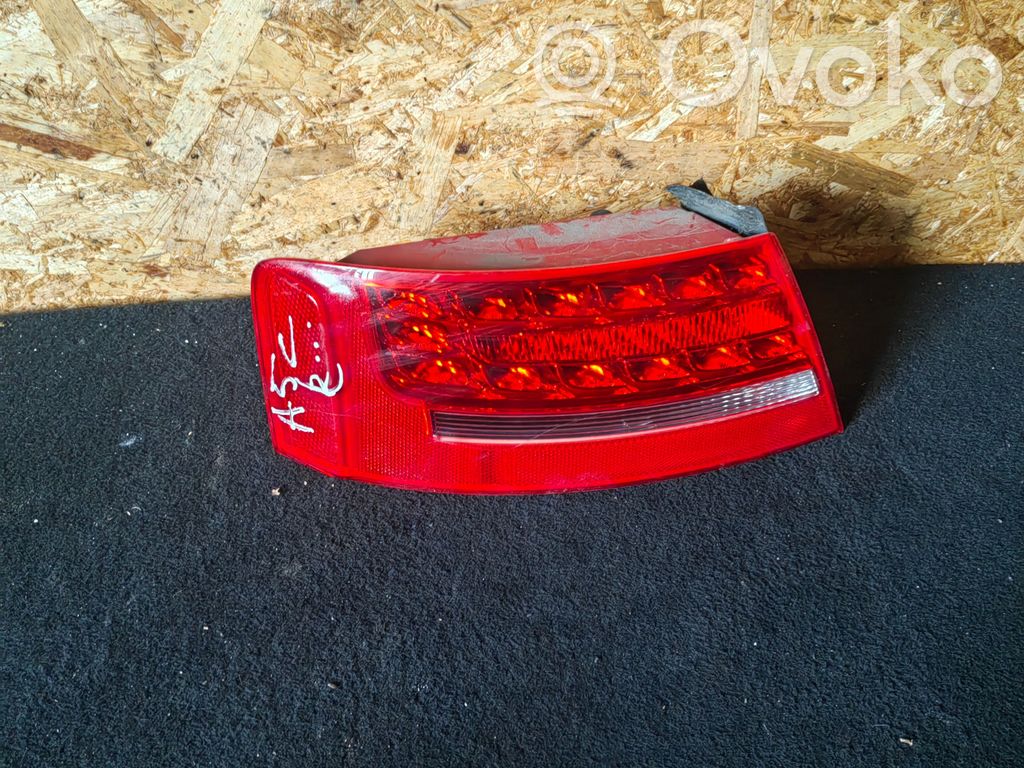 Lampa tylna   8T0945095D