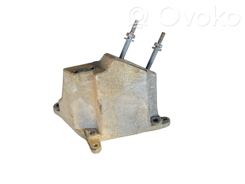 Chrysler 300C Engine mounting bracket 
