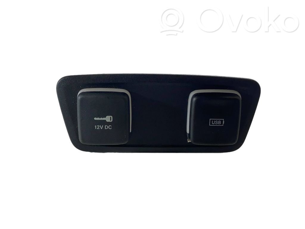 Chrysler Pacifica USB socket connector 
