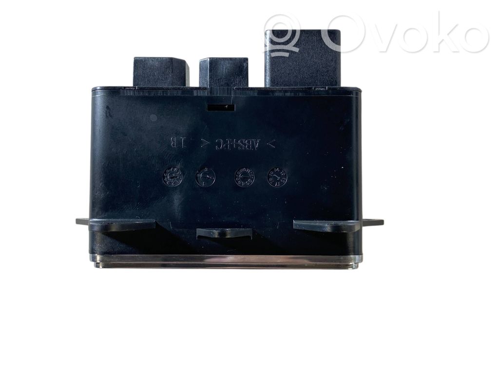 Enchufe conector USB   68258696AA