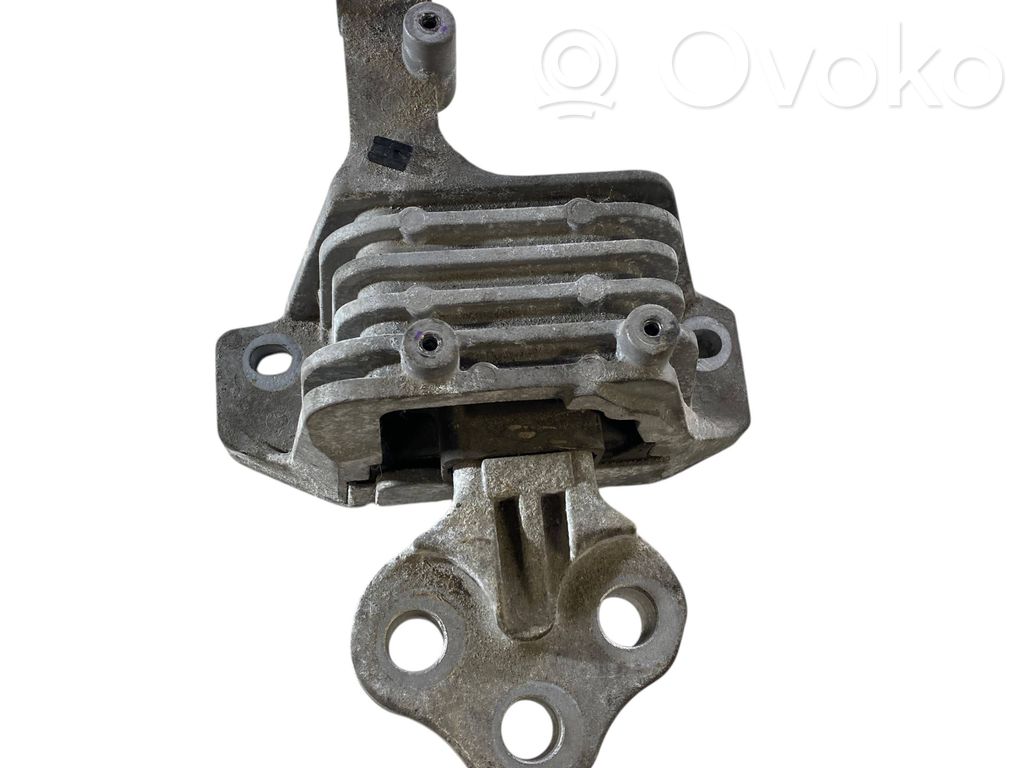 Jeep Cherokee Engine mount bracket 