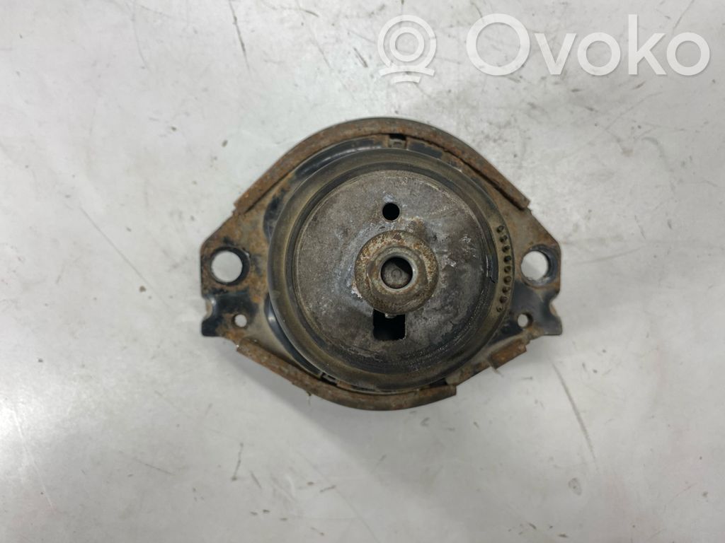 Jeep Grand Cherokee Engine mount bracket 