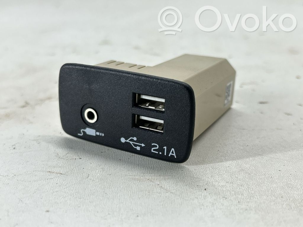 Subaru Forester SK USB savienotājs 