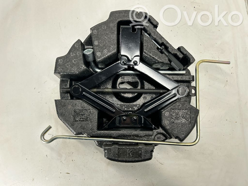 Subaru Forester SK Spare wheel mounting bracket 