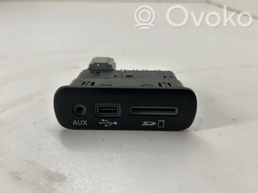 Dodge Challenger USB socket connector 