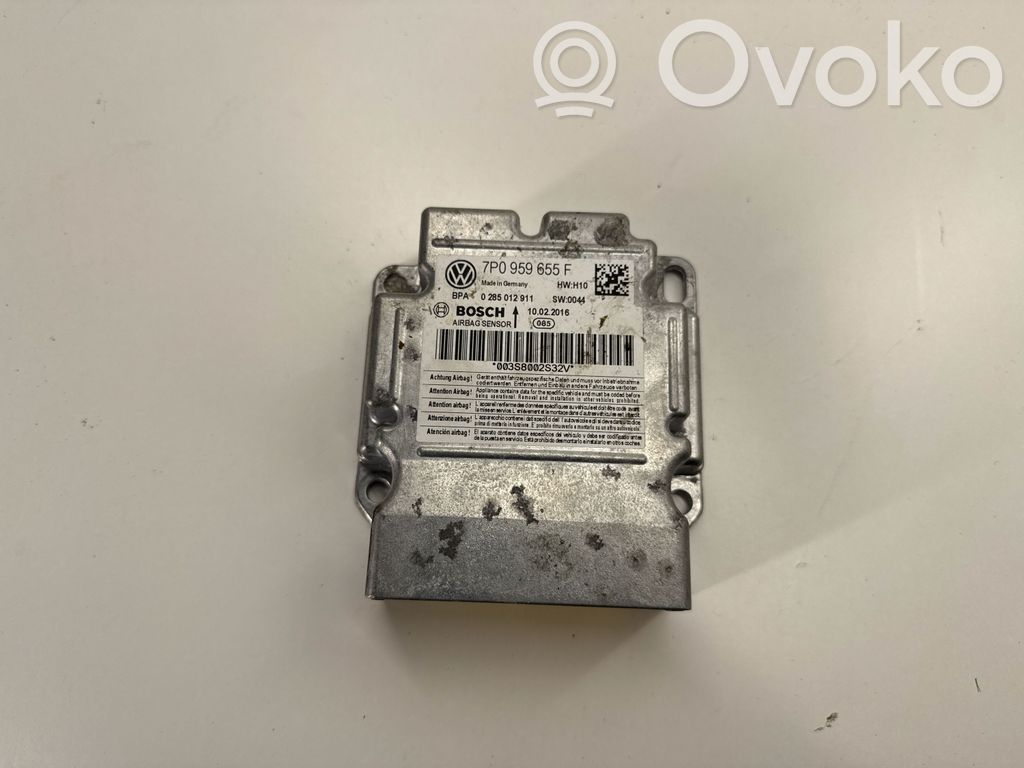 Volkswagen Touareg II Airbag control unit/module 