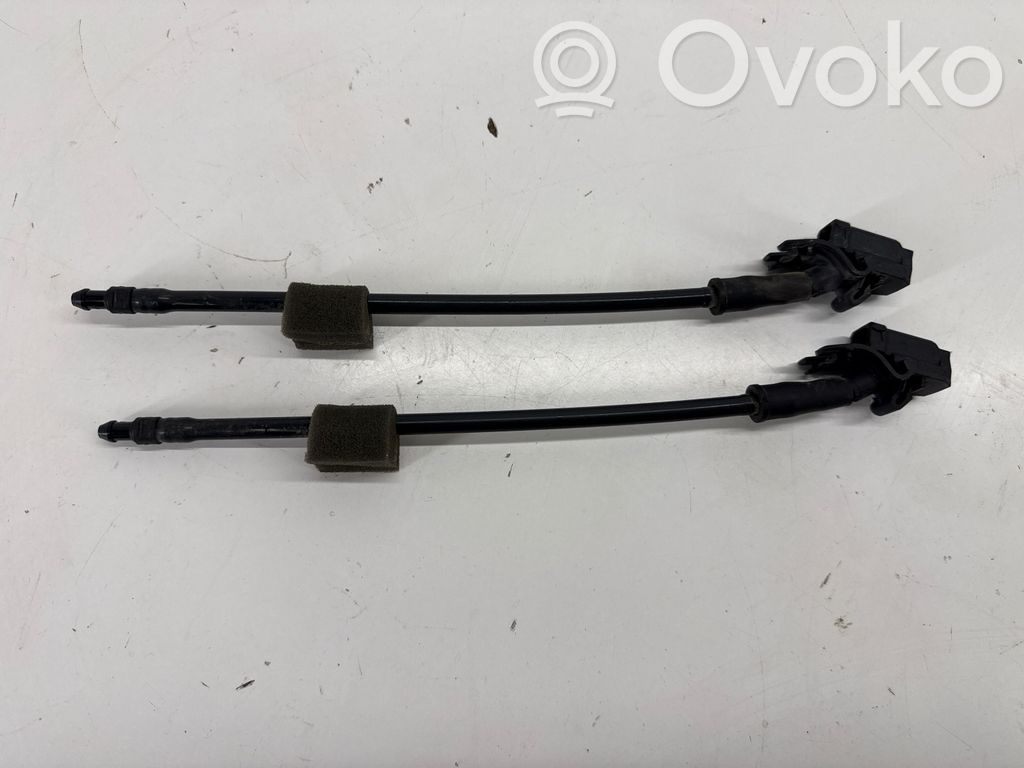 Chrysler Pacifica Windshield washer spray nozzle 