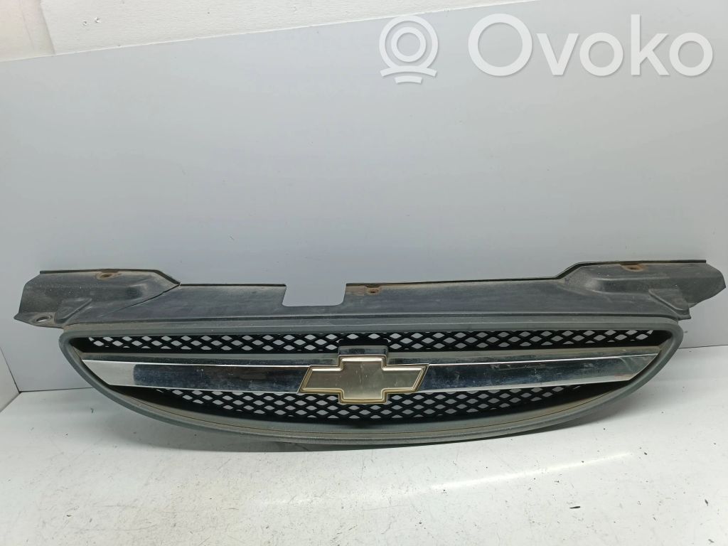 Chevrolet Aveo Etupuskurin ylempi jäähdytinsäleikkö 