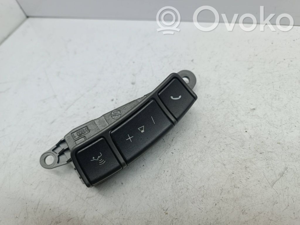 Steering wheel buttons/switches   6911585,03746700,555345000