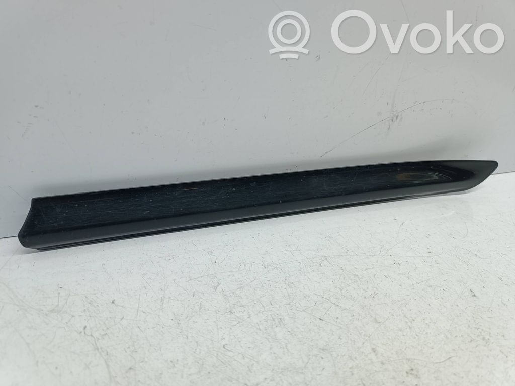 BMW 3 E46 Apdaila sparno (moldingas) 
