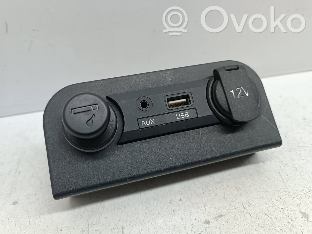 USB socket connector   62015752,AMJ150NF,847621W051