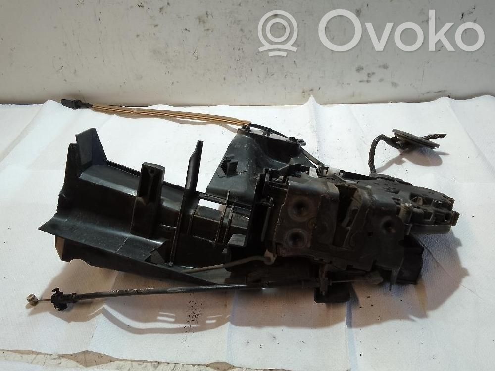Ford Focus Priekšpusē slēdzene 