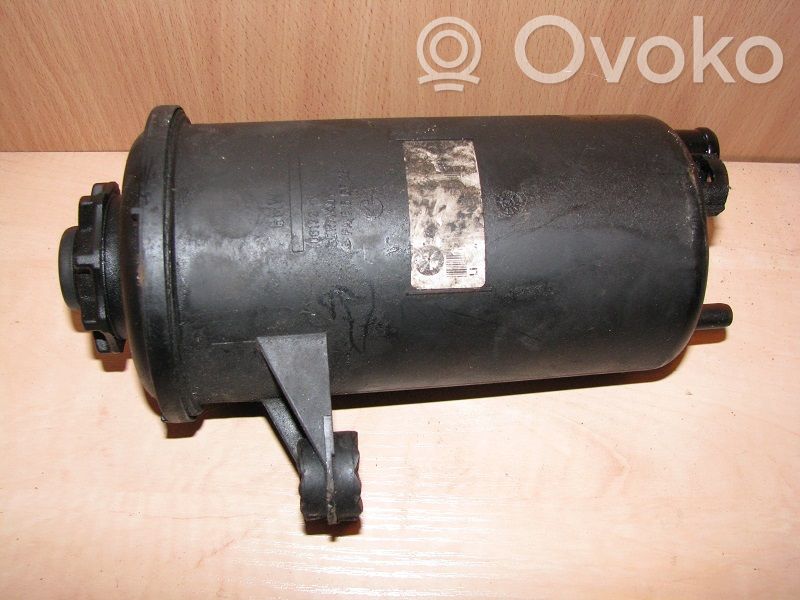 Ohjaustehostimen nestesäiliö   6851217