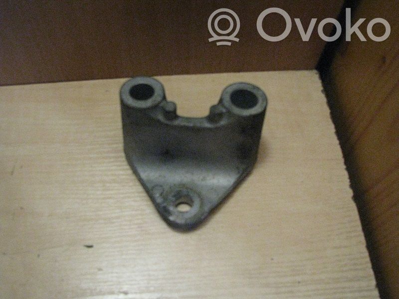 Engine mounting bracket   DA6T39040