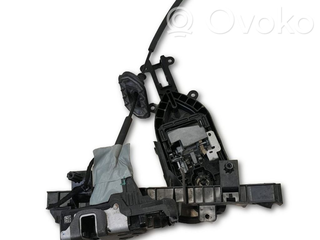 Ford Focus Priekšpusē slēdzene 