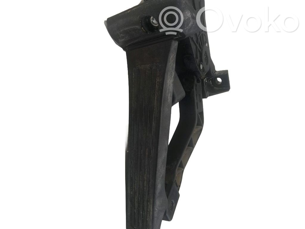 Akseleratora pedālis   32700A4100