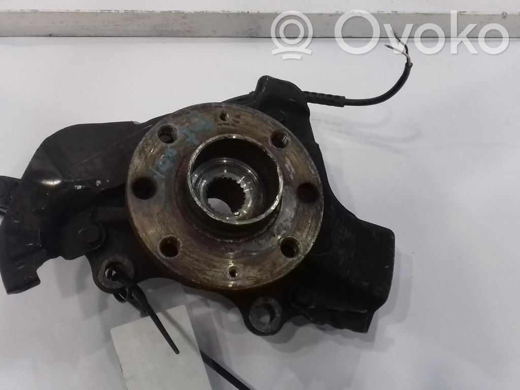 Opel Corsa D Zwrotnica koła przedniego 