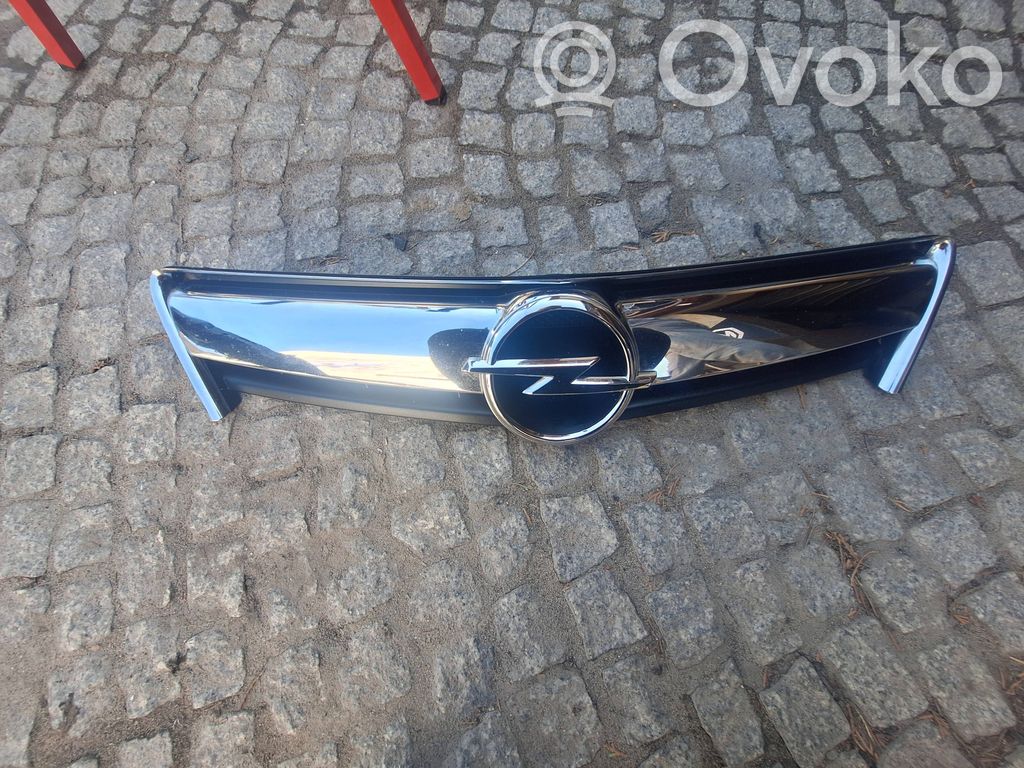 Opel Antara Front bumper upper radiator grill 