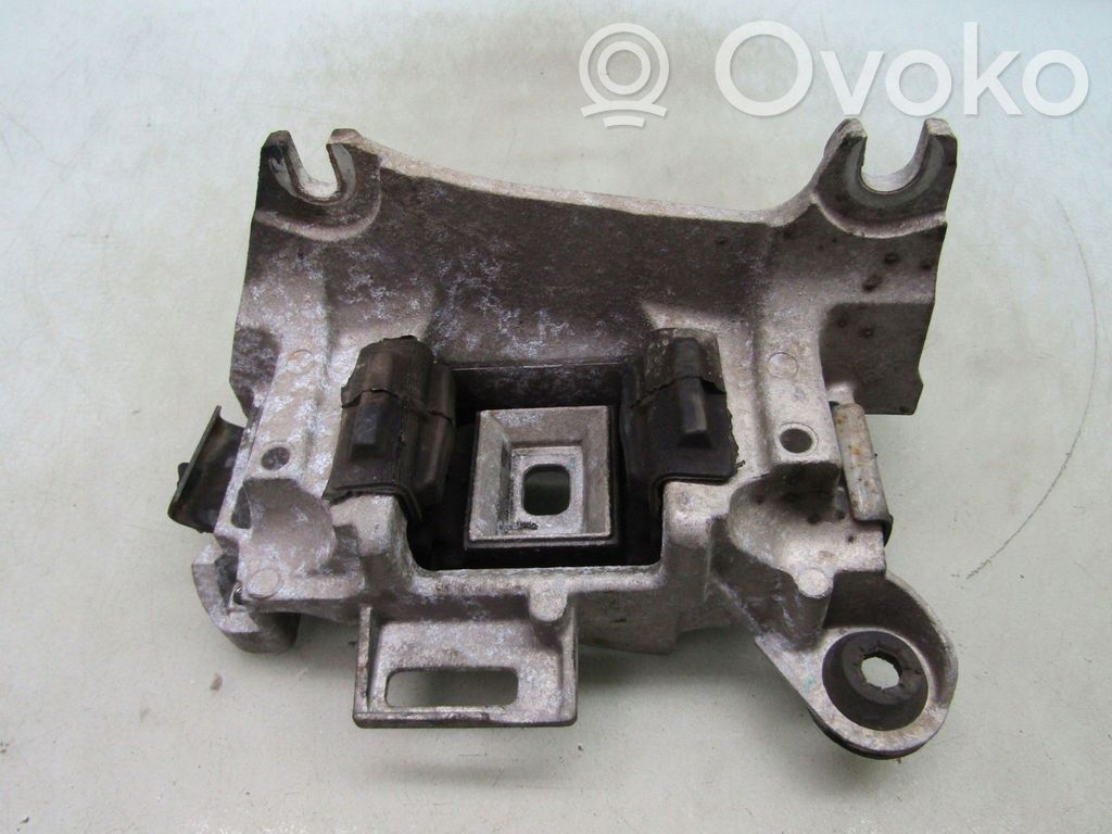 Engine mounting bracket   D50