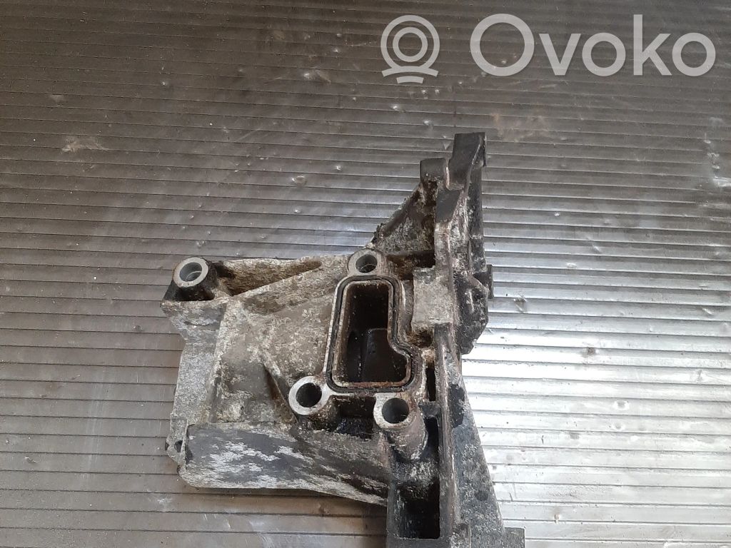 Audi A6 Allroad C6 Power steering pump mounting bracket 