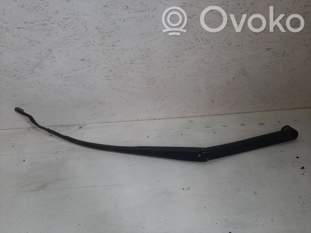 Hyundai i30 Priekinio stiklo valytuvų kojelė 
