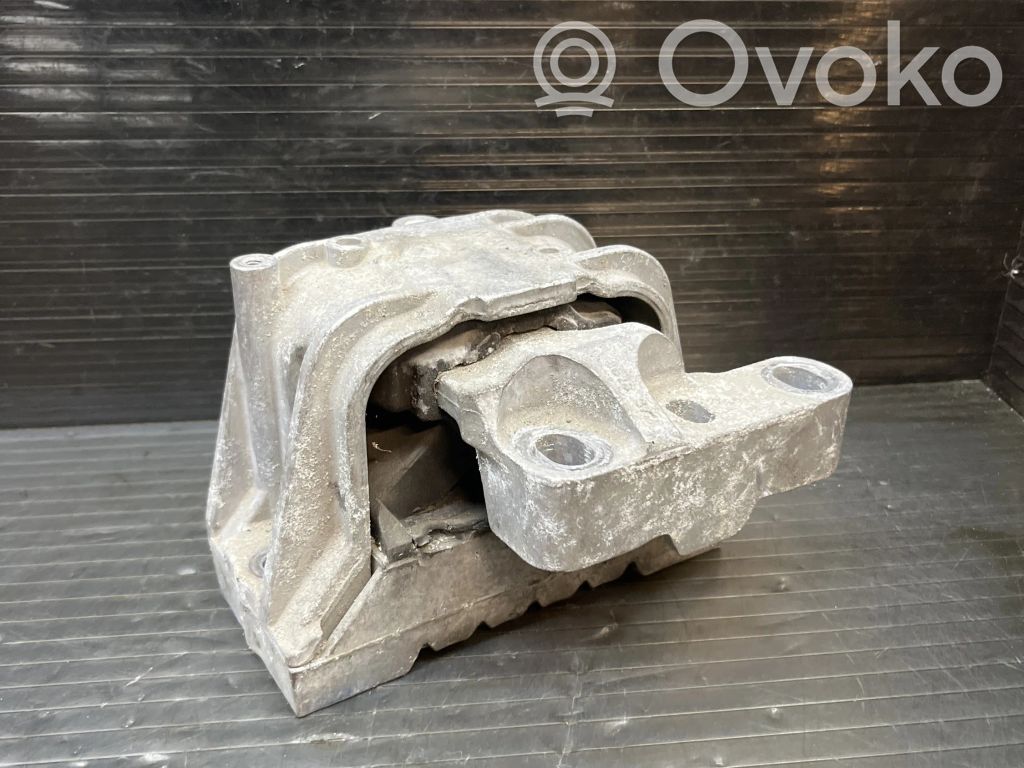 Volkswagen Caddy Engine mount bracket 