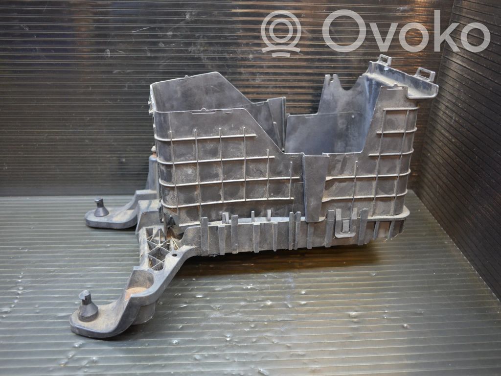 Volkswagen PASSAT B7 Podstawa / Obudowa akumulatora 