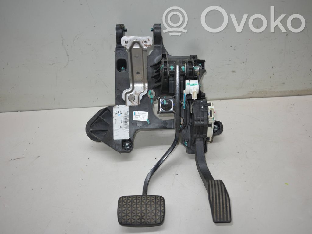 Opel Mokka X Pedal assembly 