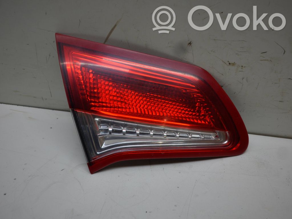 Citroen C4 II Galinis žibintas dangtyje 