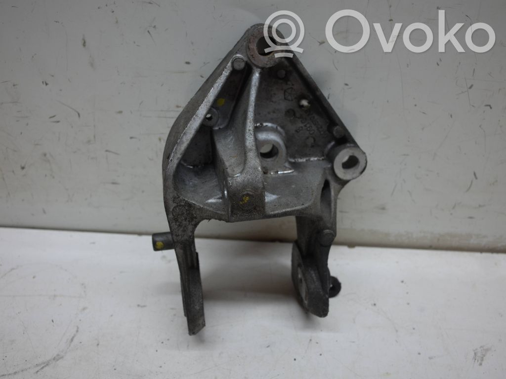 Chrysler Town & Country V Gearbox mounting bracket 