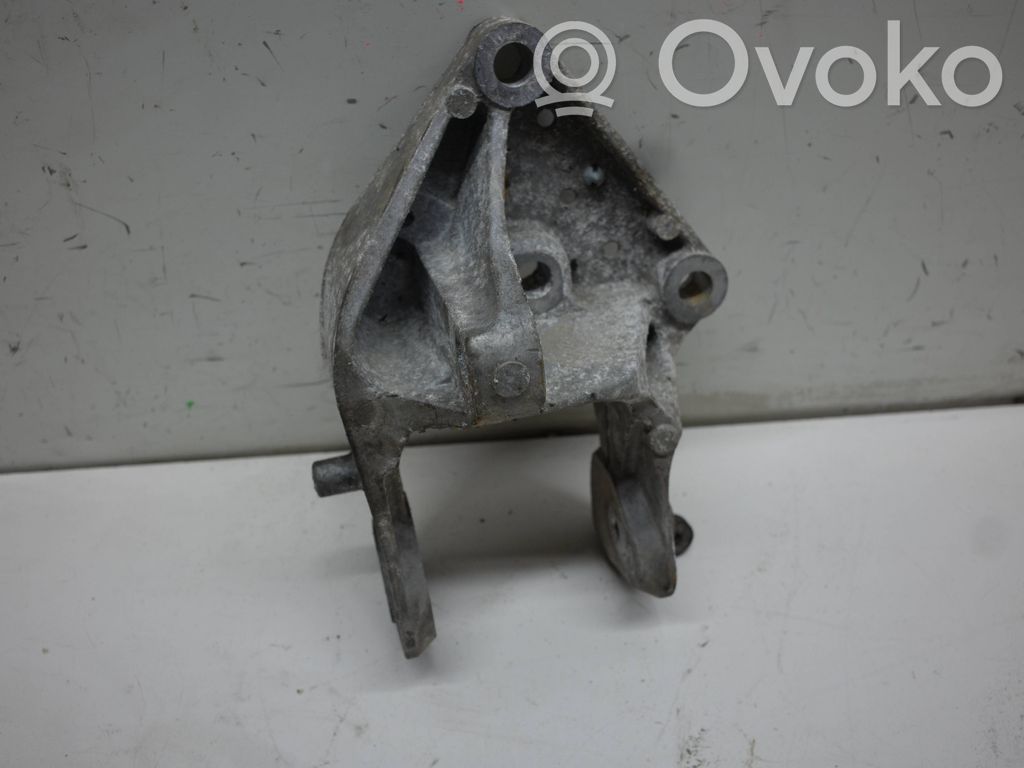 Dodge Grand Caravan Gearbox mounting bracket 