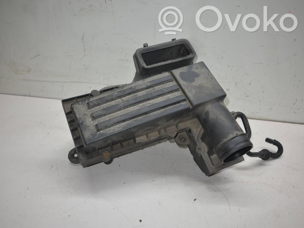 Volkswagen Tiguan Air filter box 