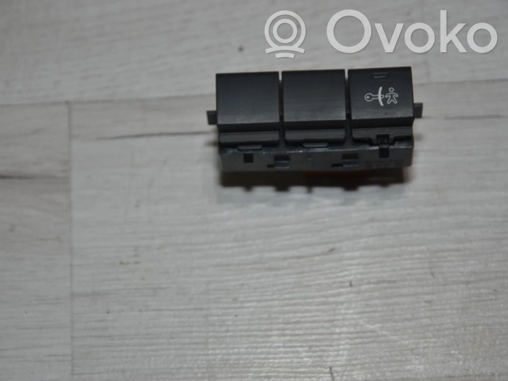 Peugeot 2008 I Child safety switch 