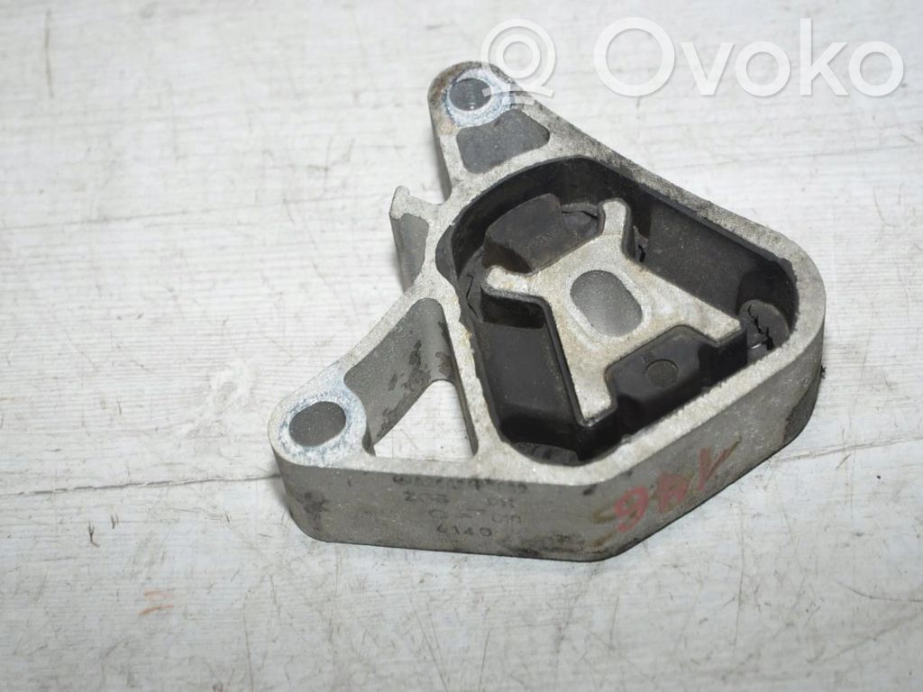 Engine mounting bracket   8055