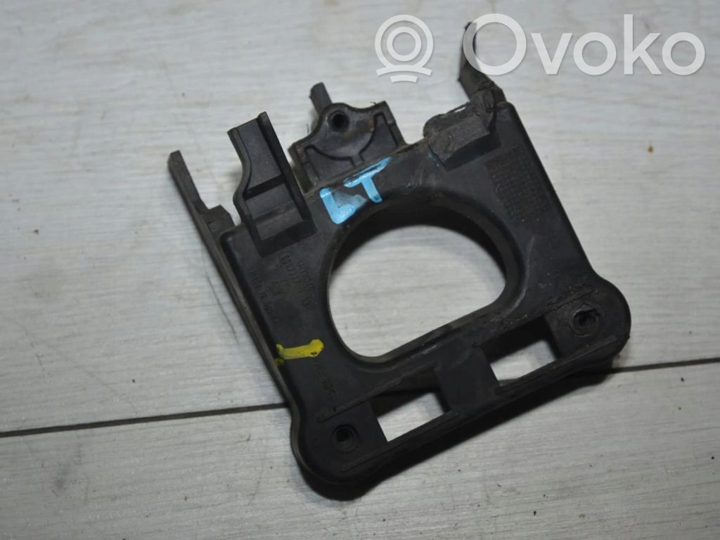Rear bumper mounting bracket