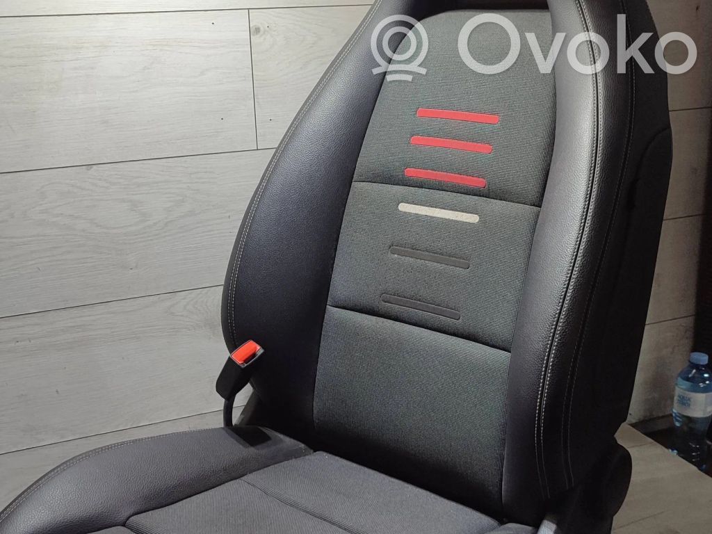 Mercedes-Benz A W176 Priekinė vairuotojo sėdynė 