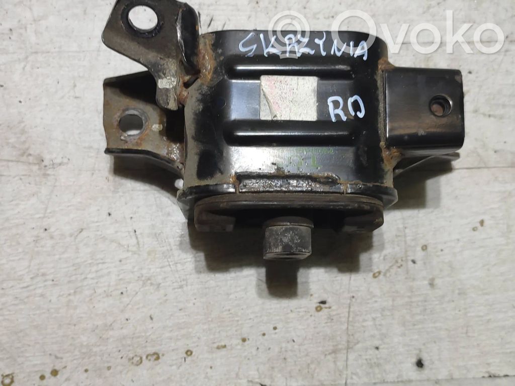 KIA Rio Engine mounting bracket 