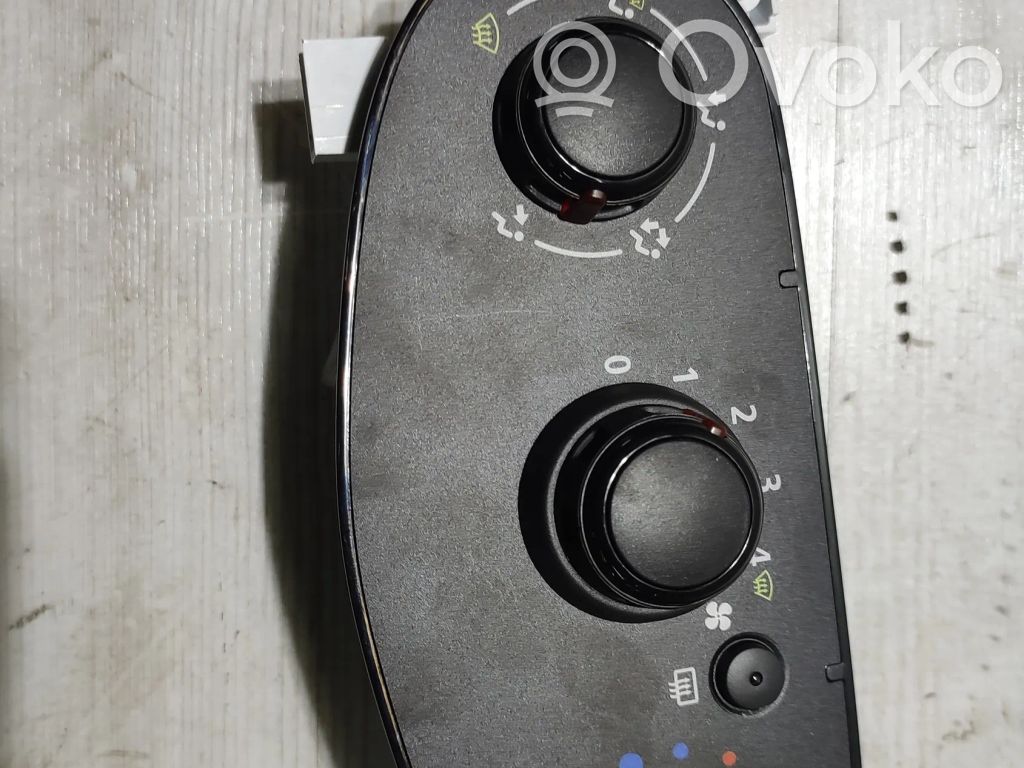 Dacia Sandero Climate control unit 