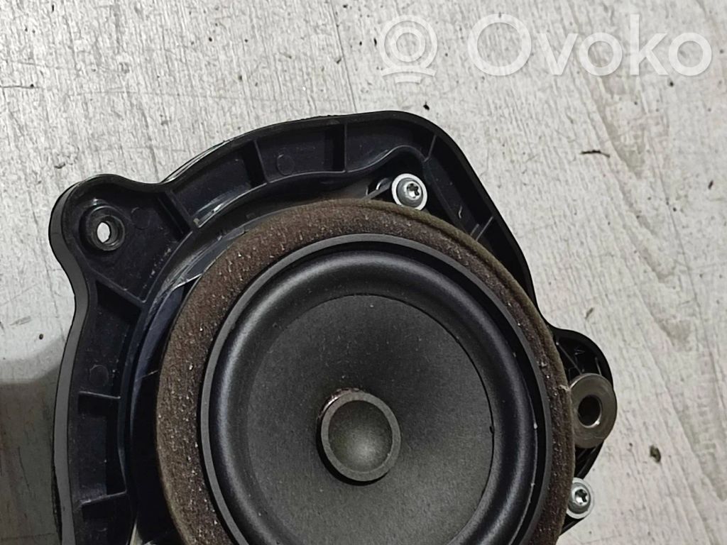 BMW X3 F25 Altavoz de la puerta trasera 