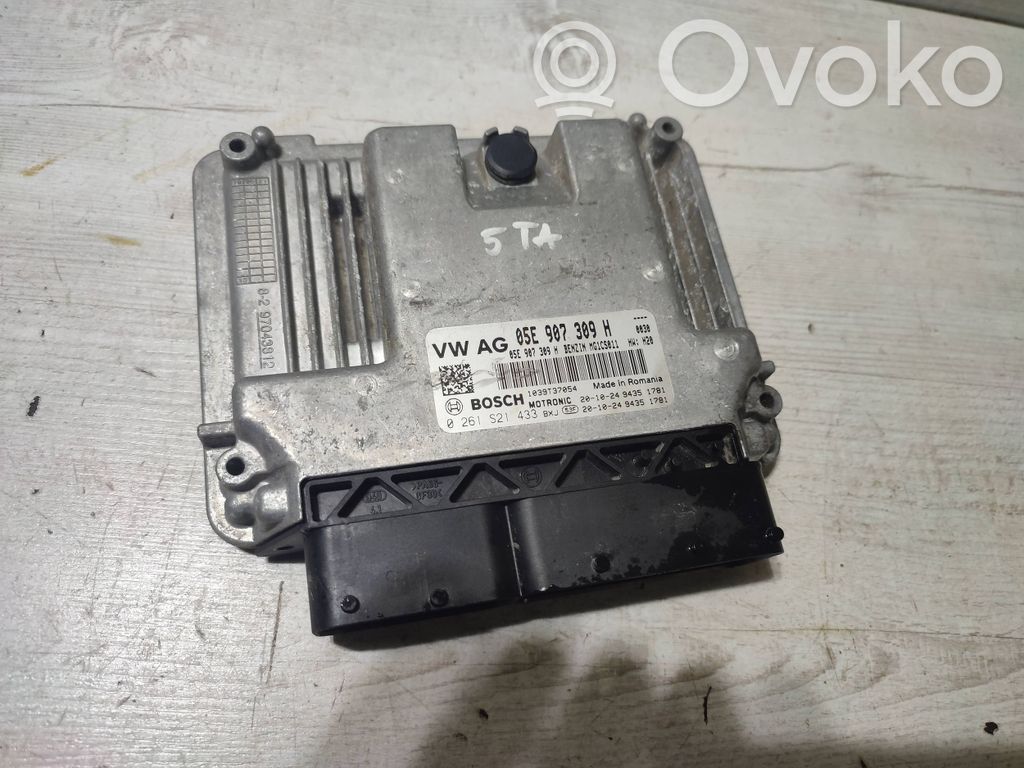 Volkswagen Touran III Engine control unit/module 