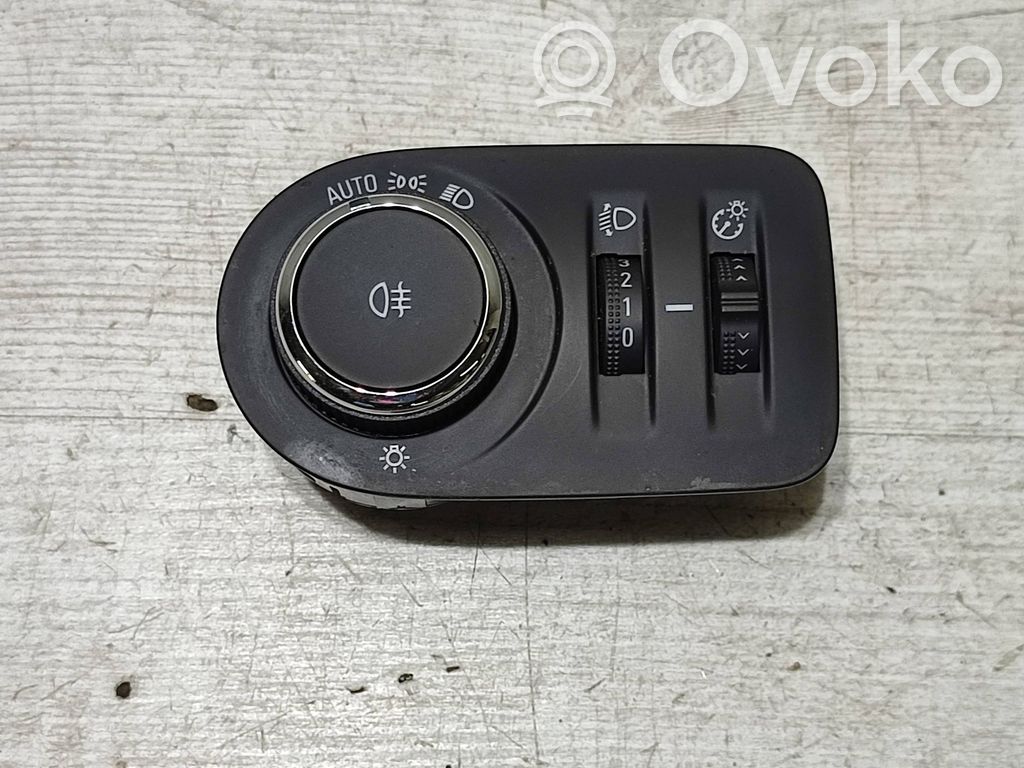 Opel Corsa F Light switch 