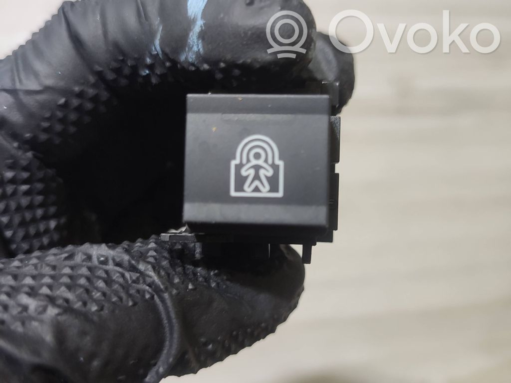 Central locking switch button   9817735877