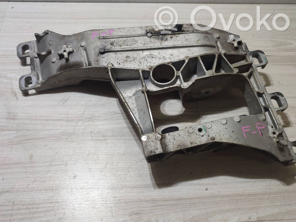 Jaguar F-Pace Gearbox mounting bracket 