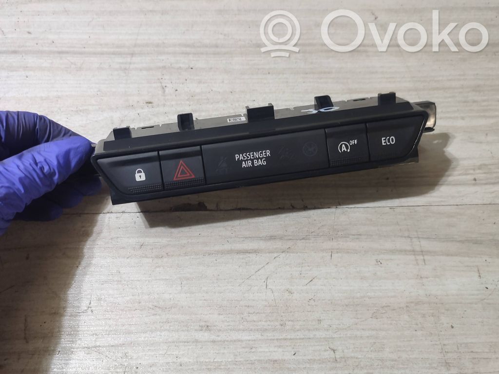 Hazard light switch   2177,240827