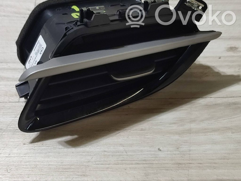 Opel Corsa F Dysze / Kratki środkowego nawiewu deski rozdzielczej 