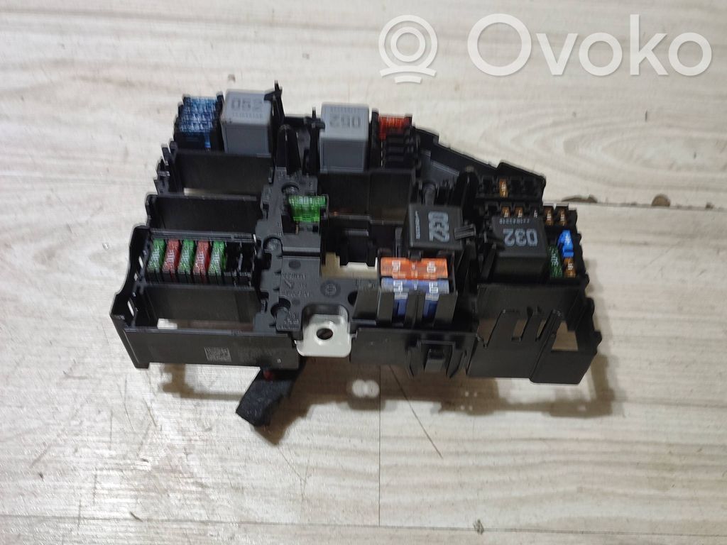 Ramka / Moduł bezpieczników   A1779069601,Q02ZGS004,M05360